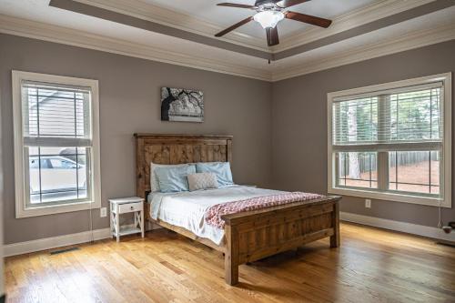 a bedroom with a bed and a ceiling fan at Sleeps 8- in Carthage in Carthage