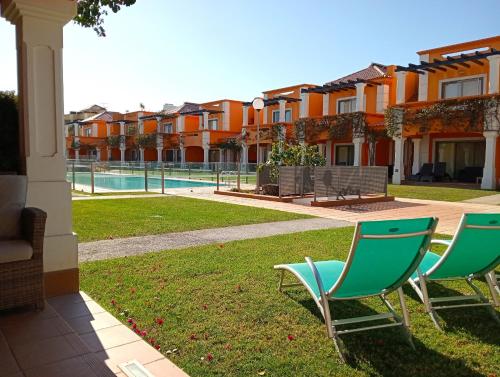 Kolam renang di atau dekat dengan Anis Lux Tavira Residence Villa 5Q