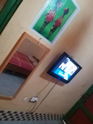Televisyen dan/atau pusat hiburan di Akomapa Village