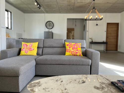 Coin salon dans l'établissement Cosy 2 bedrooms apts in Pereybere -Seasons Break Apartment