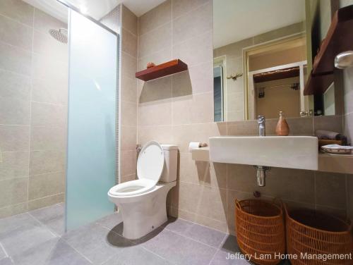 Ванная комната в Bali Residence Melaka by Jeffery Lam Home Management