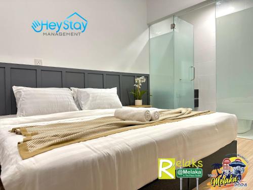 Postel nebo postele na pokoji v ubytování TheWave Residence By Heystay Management