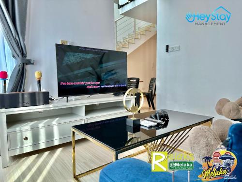 TV a/nebo společenská místnost v ubytování TheWave Residence By Heystay Management