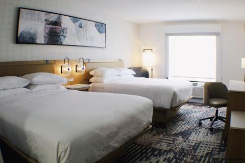 Tempat tidur dalam kamar di Delta Hotels by Marriott Colonial Heights