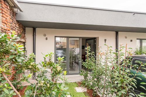 Urban Garden Lofts by Blue Velvet Livingsにある庭