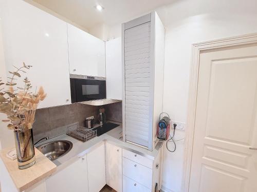 Nestor&Jeeves - MARYLIN - Central - Very close sea