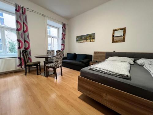 Galeriebild der Unterkunft Charming 1BR Apartment Perfect for Long stays in Wien