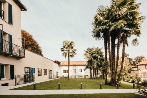 a building with palm trees in front of it at Gio Leo Guest House in Lesa