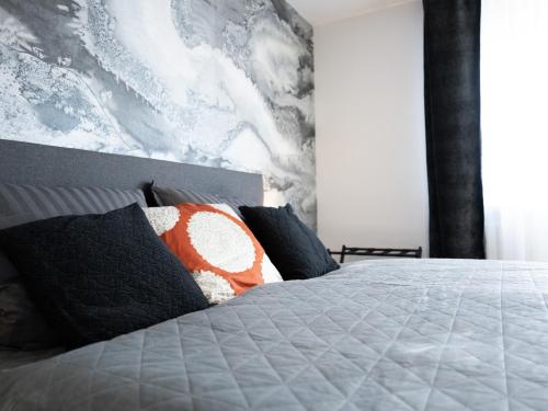 a bedroom with a bed with a painting on the wall at City - Apartment Weststadt in Karlsruhe