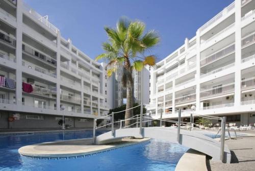 Center-Pool-Relax-2bed-PortAventura-AA9