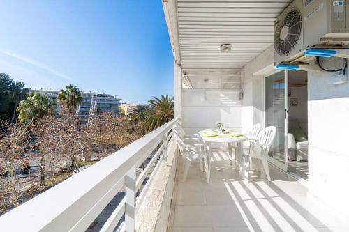 Center-Pool-Relax-2bed-PortAventura-AA9
