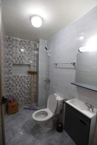 a bathroom with a toilet and a sink at مولاي يعقوب in Fès