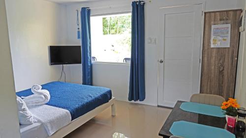 Postel nebo postele na pokoji v ubytování Ciri's Apartelle