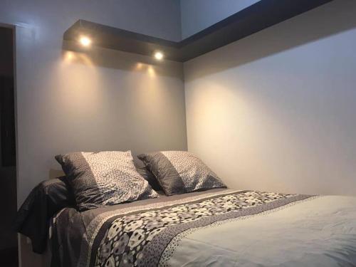 Postel nebo postele na pokoji v ubytování Appartement touristique, proche de la cathédrale