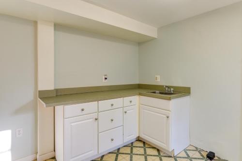 A kitchen or kitchenette at Lorton Vacation Rental Home with Backyard and Deck!