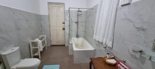 Phòng tắm tại Unugalle Tea Estate Bungalow