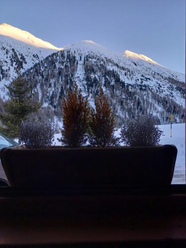 a bowl sitting on a window sill with a mountain at Chalet Renzo in Livigno