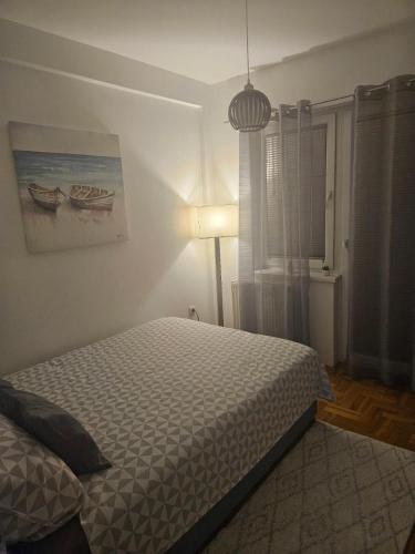 Ένα ή περισσότερα κρεβάτια σε δωμάτιο στο Apartman Odmor012