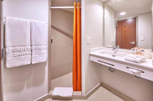 Ванная комната в City Express Junior by Marriott Puebla FINSA