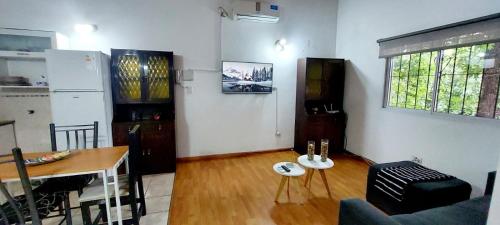 a living room with a table and a dining room at DEPARTAMENTO COMPLETO 4 Pers Mza in Las Heras
