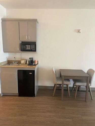 Comfort Suitesにあるキッチンまたは簡易キッチン