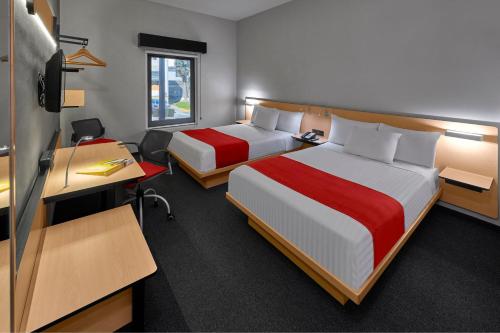 Katil atau katil-katil dalam bilik di City Express by Marriott Toluca