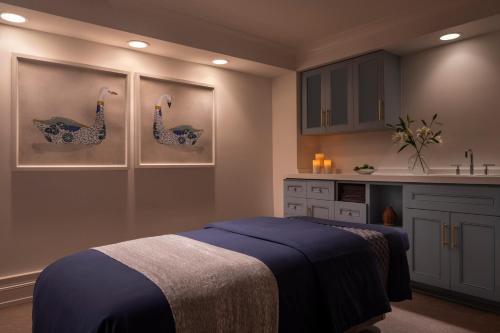 a room with a kitchen with a bed and a sink at Omni Hilton Head Oceanfront Resort in Hilton Head Island