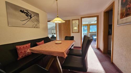 a dining room with a table and chairs at Berghof Mehlan in Fischen