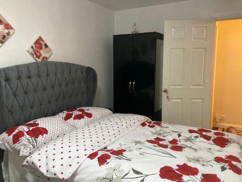 a bedroom with a bed with red and white pillows at 34 Furlong Close in Oxford