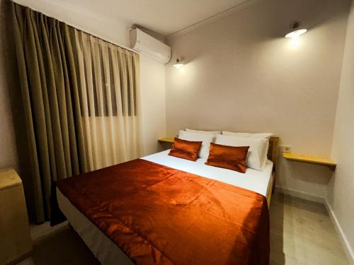 Ein Bett oder Betten in einem Zimmer der Unterkunft Portofino Urla Boutique Hotel
