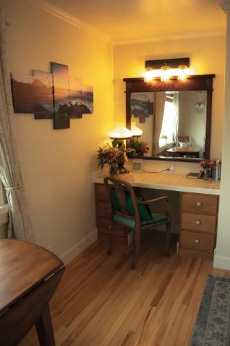 an office with a desk with a mirror and a chair at The Irish Inn in Hood River