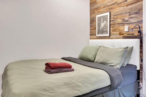 Katil atau katil-katil dalam bilik di The Boardwalk, Pet Friendly Studio at The Beach