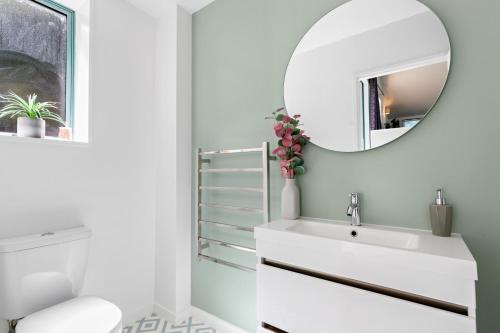 Koupelna v ubytování Lake View Dream Queenstown