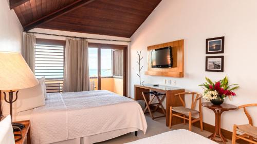 a hotel room with a bed and a desk at HOTEL VILLE LA PLAGE & BEACH CLUB in Búzios