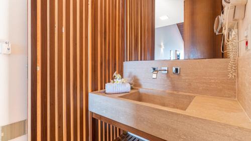 a bathroom with a sink and a mirror at HOTEL VILLE LA PLAGE & BEACH CLUB in Búzios