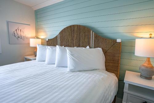 Postel nebo postele na pokoji v ubytování Manasota Key Resort