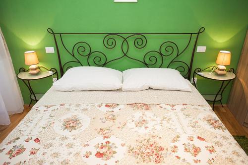 Ένα ή περισσότερα κρεβάτια σε δωμάτιο στο Vineyard Of Šibenik