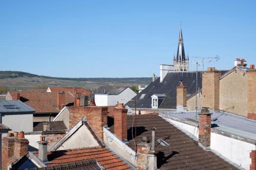 Ein allgemeiner Blick auf Épernay oder ein Stadtblick von der Ferienwohnung aus