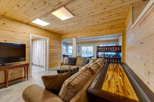 Μια τηλεόραση ή/και κέντρο ψυχαγωγίας στο Grand Lake Escape: Serenity Meets Space
