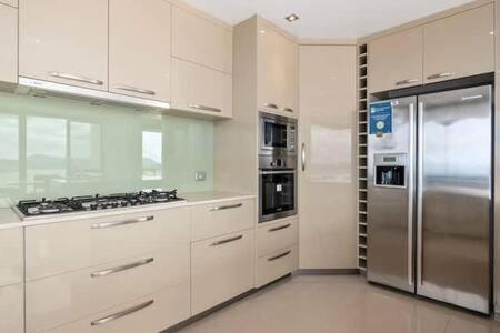 Dapur atau dapur kecil di The View Sandy Bay 5 bedroom