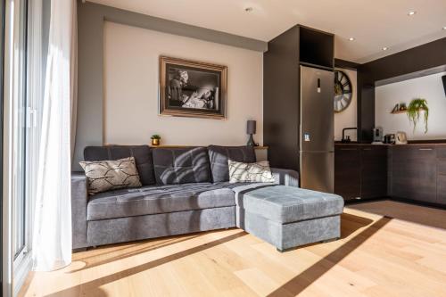 Bright 2bedroom apartment 15min walk to the Palais