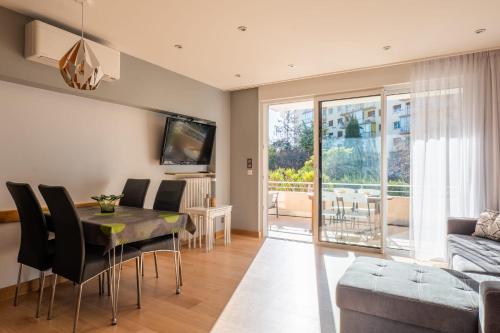 Bright 2bedroom apartment 15min walk to the Palais