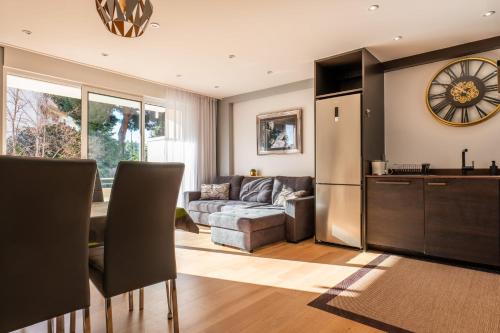 Bright 2bedroom apartment 15min walk to the Palais