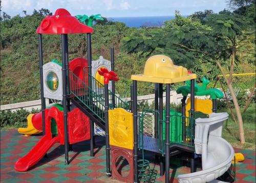 Herní místnost nebo prostor pro děti v ubytování Ochi Rios Pyramid Point Vacation Stay