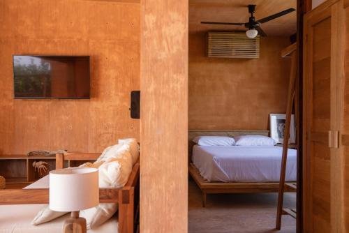 a bedroom with two beds and a table with a lamp at Mazul Puerto Escondido in Tlachicón