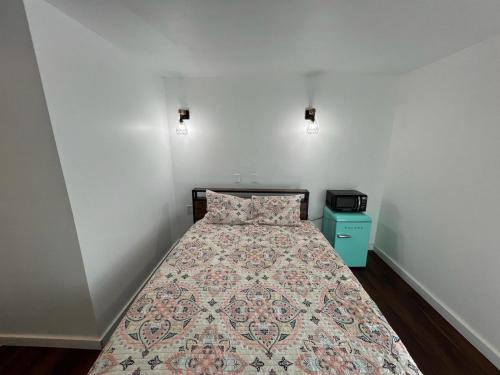 a bedroom with a bed and a blue night stand at La Unica in Austin