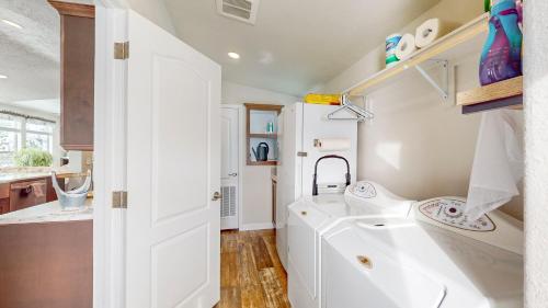 a kitchen with a white washer and dryer at New! Grand Manor - Close to Tamarack and Lake Cascade - Pet friendly - fenced yard - trailer parking in Donnelly