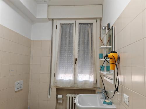 a bathroom with a sink and a window at Goldmine Guest House 2 in Venice