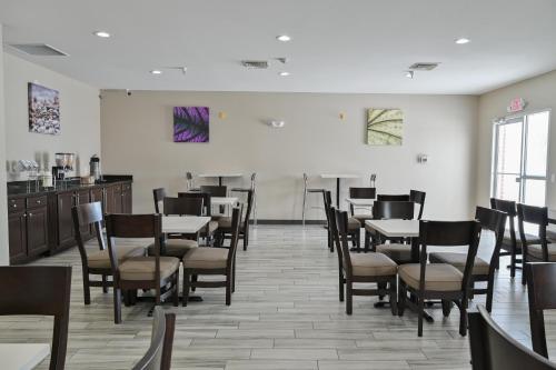 Restaurace v ubytování Sleep Inn & Suites Washington near Peoria