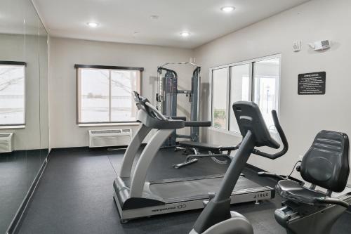 Fitness centrum a/nebo fitness zařízení v ubytování Sleep Inn & Suites Washington near Peoria